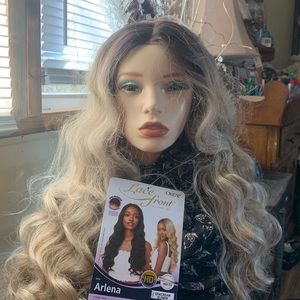 NEW Outre Arlena wig in DR4/Cream Blonde